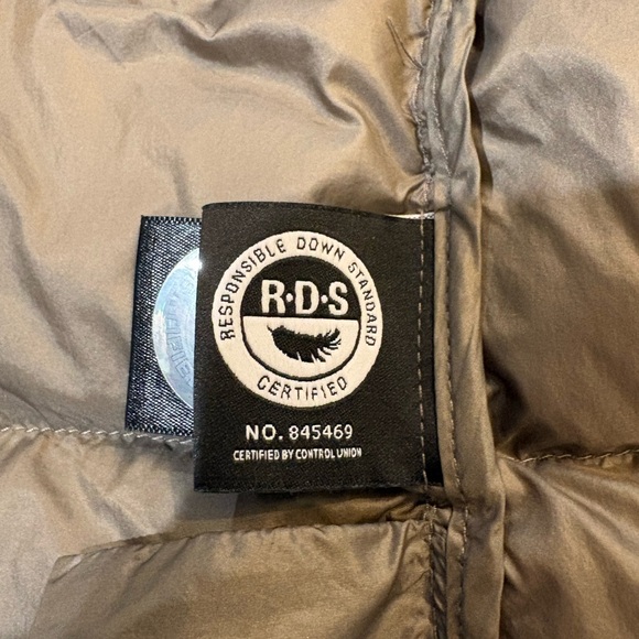 Aritzia TNA lightweight little puff jacket - Picture 5 of 6